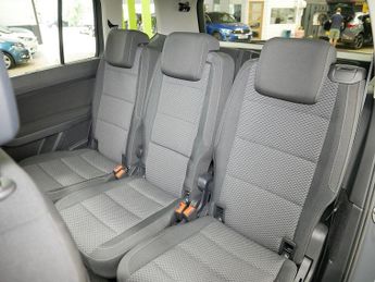 Volkswagen Touran TSI EVO SE Family