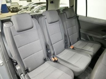 Volkswagen Touran TSI EVO SE Family