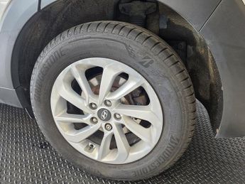 Hyundai TUCSON 2.0 CRDi SE Nav SUV 5dr Diesel Auto 4WD Euro 6 (136 ps)