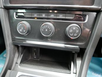 Volkswagen Golf TSI EVO SE