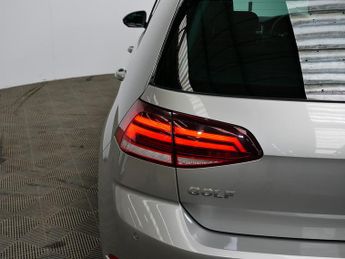 Volkswagen Golf TSI EVO SE