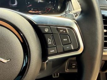Jaguar F-Type V8 R-Dynamic