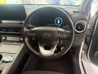 Hyundai KONA 64kWh Premium SUV 5dr Electric Auto (10.5kW Charger) (204 ps)