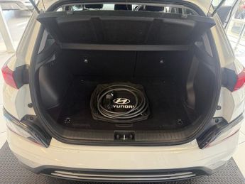 Hyundai KONA 64kWh Premium SUV 5dr Electric Auto (10.5kW Charger) (204 ps)