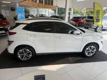Hyundai KONA 64kWh Premium SUV 5dr Electric Auto (10.5kW Charger) (204 ps)