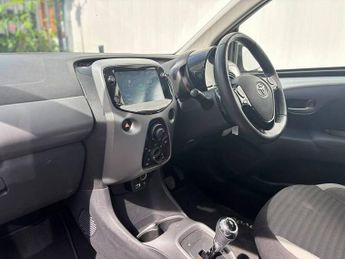 Toyota AYGO 1.0 VVT-i x-play Hatchback 5dr Petrol x-shift Euro 6 (71 ps)