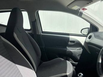 Toyota AYGO 1.0 VVT-i x-play Hatchback 5dr Petrol x-shift Euro 6 (71 ps)