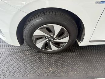 Hyundai IONIQ 1.6 h-GDi GPF Premium Hatchback 5dr Petrol Hybrid DCT Euro 6 (s/