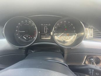 Skoda Superb 2.0 TDI Elegance Estate 5dr Diesel DSG Euro 5 (s/s) (170 ps)