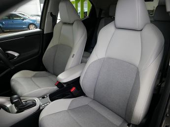 Toyota Yaris VVT-h Excel