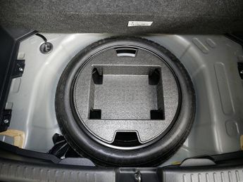 Toyota Yaris VVT-h Excel