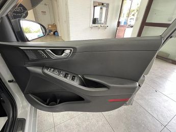 Hyundai IONIQ h-GDi Premium SE