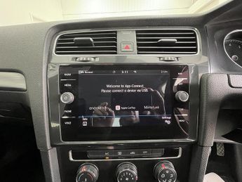 Volkswagen Golf TSI SE Nav