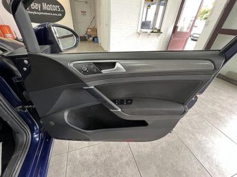 Volkswagen Golf TSI SE Nav