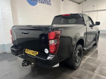 Isuzu D-Max 1.9 TD Utility Pickup Extended Cab 2dr Diesel Auto 4WD Euro 6 (s