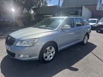 Skoda Octavia 1.6 TDI Elegance Estate 5dr Diesel Manual Euro 5 (105 ps)