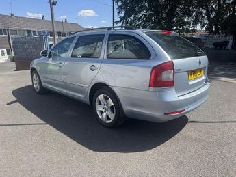 Skoda Octavia 1.6 TDI Elegance Estate 5dr Diesel Manual Euro 5 (105 ps)