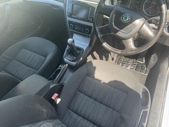 Skoda Octavia 1.6 TDI Elegance Estate 5dr Diesel Manual Euro 5 (105 ps)