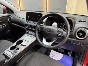 Hyundai KONA 64kWh Premium SUV 5dr Electric Auto (10.5kW Charger) (204 ps)