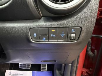 Hyundai KONA 64kWh Premium SUV 5dr Electric Auto (10.5kW Charger) (204 ps)
