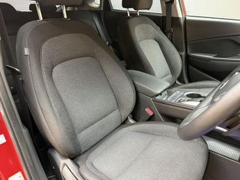 Hyundai KONA 64kWh Premium SUV 5dr Electric Auto (10.5kW Charger) (204 ps)