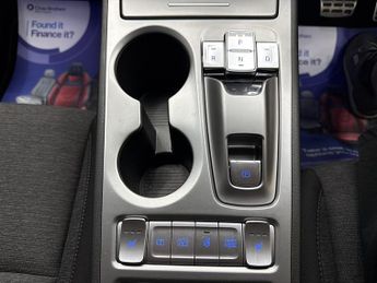 Hyundai KONA 64kWh Premium SUV 5dr Electric Auto (10.5kW Charger) (204 ps)
