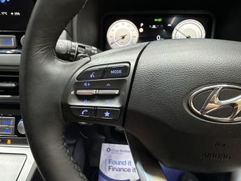 Hyundai KONA 64kWh Premium SUV 5dr Electric Auto (10.5kW Charger) (204 ps)