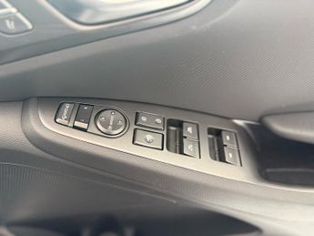 Hyundai IONIQ 1.6 h-GDi Premium SE Hatchback 5dr Petrol Hybrid DCT Euro 6 (s/s