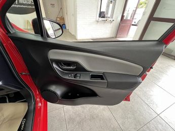 Toyota Yaris VVT-h Icon