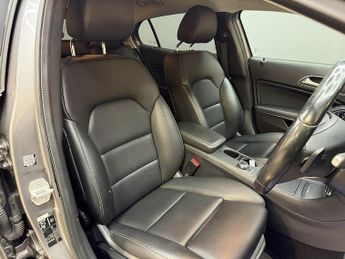 Mercedes-Benz GLA 2.1 GLA200d SE (Executive) SUV 5dr Diesel 7G-DCT Euro 6 (s/s) (1