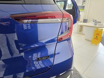 Renault Captur 1.6 E-TECH techno SUV 5dr Petrol Hybrid Auto Euro 6 (s/s) (145 p
