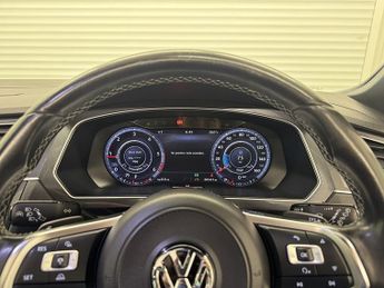 Volkswagen Tiguan 2.0 TDI BlueMotion Tech R-Line SUV 5dr Diesel DSG 4Motion Euro 6