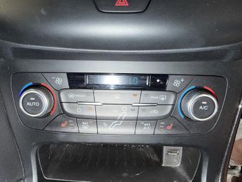 Ford Focus T EcoBoost Titanium X