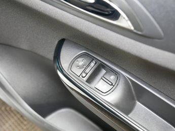 Vauxhall Corsa i ecoTEC SE Nav