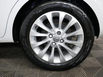 Vauxhall Corsa i ecoTEC SE Nav