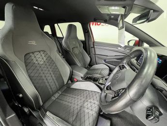 Volkswagen Golf eTSI MHEV R-Line
