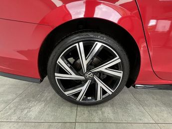 Volkswagen Golf eTSI MHEV R-Line