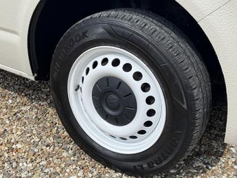 Volkswagen Transporter T6 T30 102 SWB