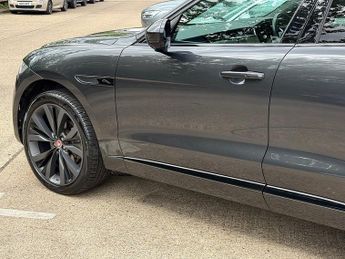 Jaguar F-PACE D200 MHEV R-Dynamic HSE