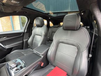 Jaguar F-PACE D200 MHEV R-Dynamic HSE