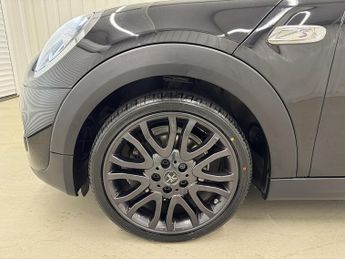 MINI Hatch 2.0 Cooper S Exclusive Steptronic Euro 6 (s/s) 5dr