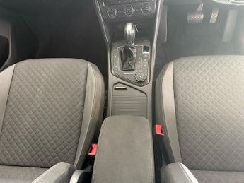 Volkswagen Tiguan 2.0 TDI BlueMotion Tech SE Navigation SUV 5dr Diesel DSG 4Motion