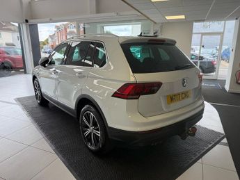Volkswagen Tiguan 2.0 TDI BlueMotion Tech SE Navigation SUV 5dr Diesel DSG 4Motion