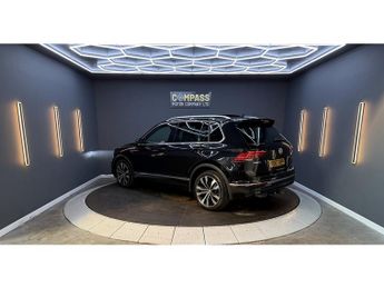 Volkswagen Tiguan 2.0 TDI R-Line SUV 5dr Diesel DSG 4Motion Euro 6 (s/s) (150 ps)