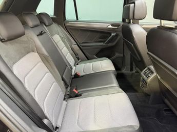Volkswagen Tiguan 2.0 TDI R-Line SUV 5dr Diesel DSG 4Motion Euro 6 (s/s) (150 ps)