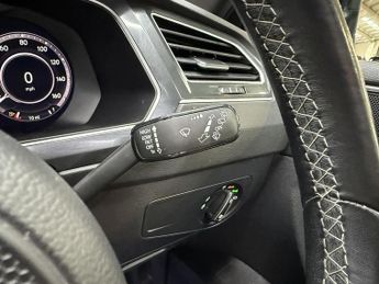 Volkswagen Tiguan 2.0 TDI R-Line SUV 5dr Diesel DSG 4Motion Euro 6 (s/s) (150 ps)