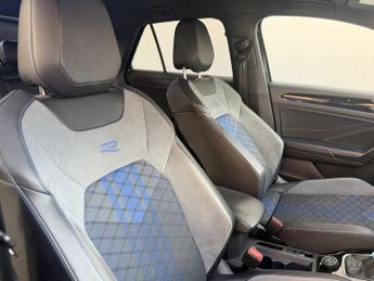 Volkswagen T-Roc 2.0 TSI R SUV 5dr Petrol DSG 4Motion Euro 6 (s/s) (300 ps)