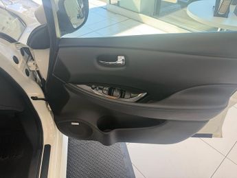 Nissan Leaf 40kWh Tekna Hatchback 5dr Electric Auto (150 ps)