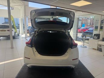 Nissan Leaf 40kWh Tekna Hatchback 5dr Electric Auto (150 ps)
