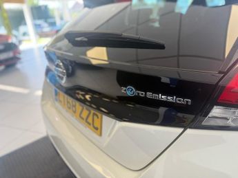 Nissan Leaf 40kWh Tekna Hatchback 5dr Electric Auto (150 ps)